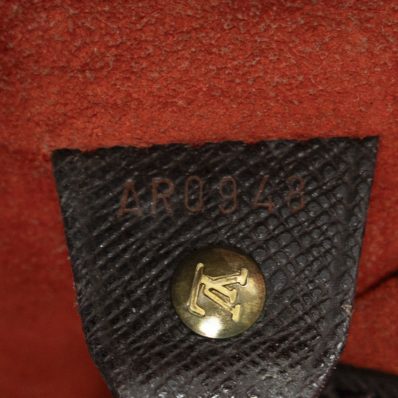 Louis Vuitton Marais - Picture 10 of 10